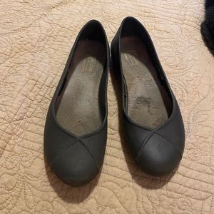 Black croc insulated flats